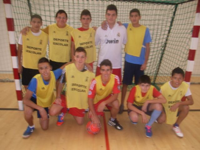 La concejala de Deportes ha puesto en marcha la fase local de baloncesto, balonmano, futbol sala y voleibol de Deporte Escolar - 1