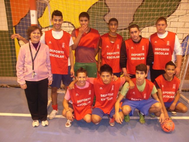 La concejala de Deportes ha puesto en marcha la fase local de baloncesto, balonmano, futbol sala y voleibol de Deporte Escolar - 3