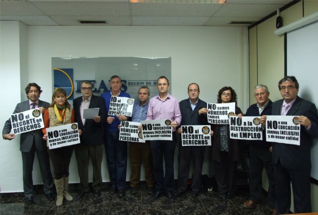 FEAPS se moviliza en toda España contra los recortes que originan la exclusión de las personas con discapacidad intelectual - 1, Foto 1