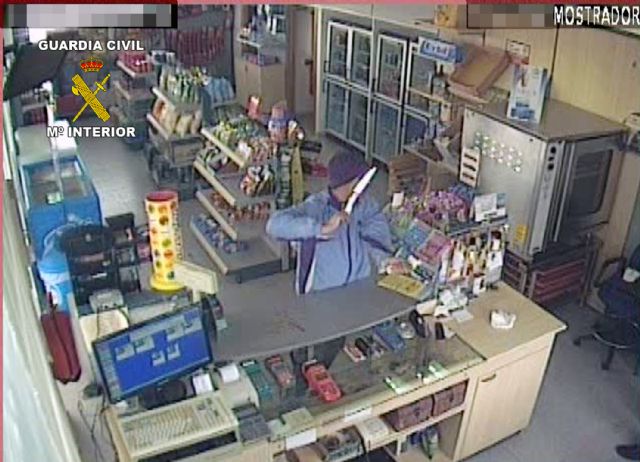 La Guardia Civil detiene al atracador de una gasolinera y a su víctima por dispararle - 3, Foto 3