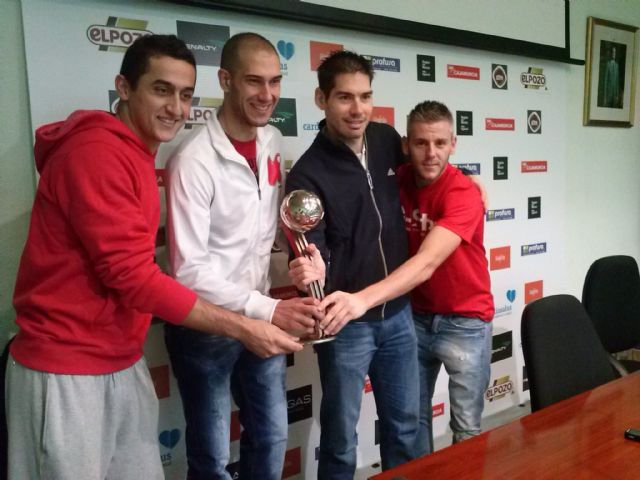 Kike dice adiós a la Selección Española arropado por su equipo, ElPozo Murcia FS, y por su amigo Nico Almagro - 1, Foto 1