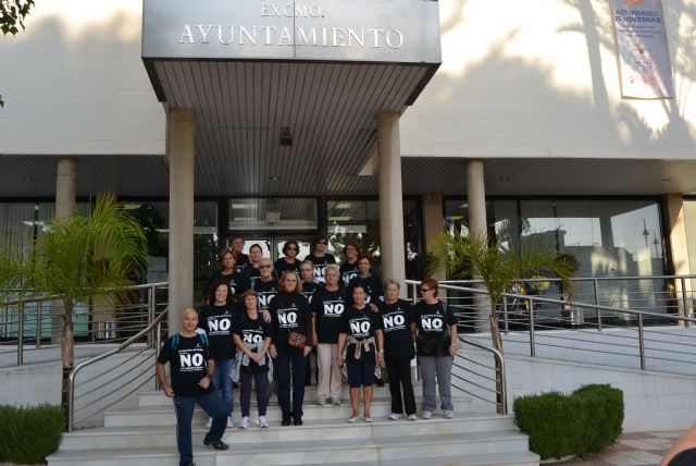 Las mujeres pinatarenses realizan una ruta a pie contra la violencia de género - 1, Foto 1
