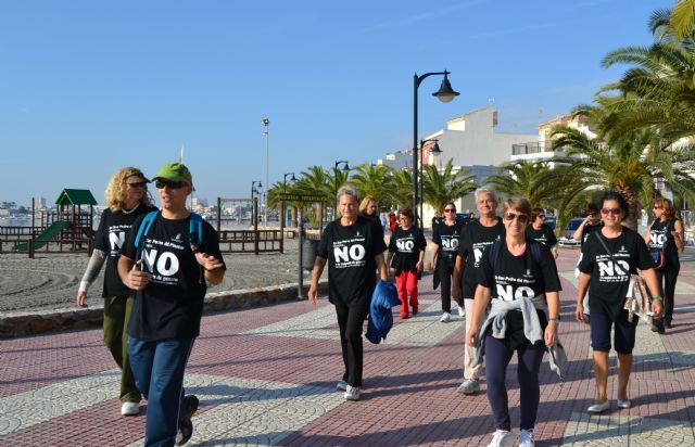 Las mujeres pinatarenses realizan una ruta a pie contra la violencia de género - 2, Foto 2