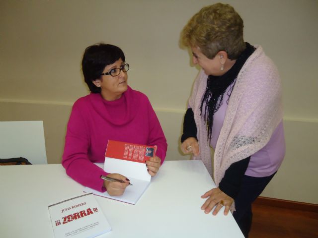 Las mujeres pinatarenses realizan una ruta a pie contra la violencia de género - 3, Foto 3