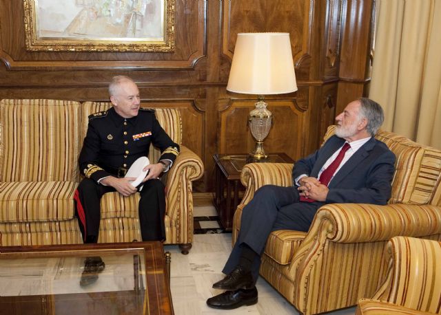 El presidente de la Asamblea recibe al general Ortí, jefe de la Fuerza de Protección de la Armada - 1, Foto 1