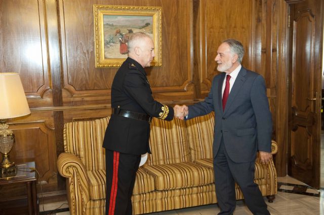 El presidente de la Asamblea recibe al general Ortí, jefe de la Fuerza de Protección de la Armada - 2, Foto 2