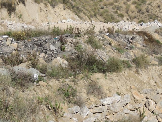 Ecologistas en Acción denuncia que los vertederos ilegales deterioran desde hace años el entorno de la Carraila en Abarán - 3, Foto 3
