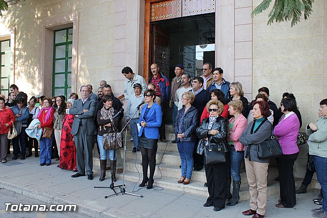 Totana se suma a la lucha contra la violencia de gnero, con una concentracin silenciosa. - 1
