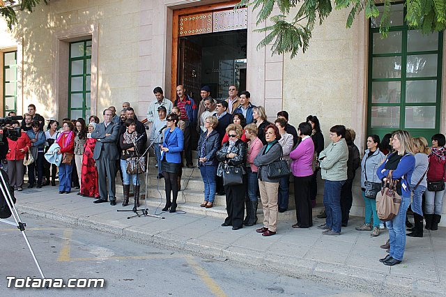 Totana se suma a la lucha contra la violencia de gnero, con una concentracin silenciosa. - 2