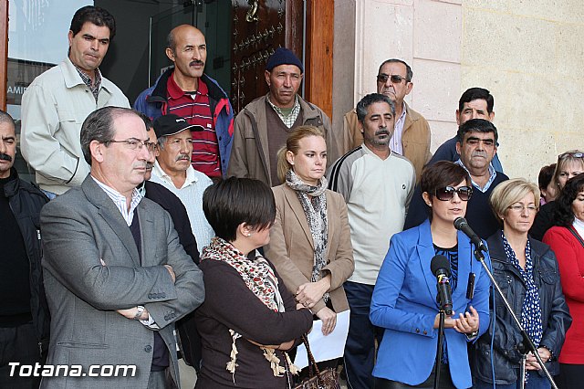 Totana se suma a la lucha contra la violencia de gnero, con una concentracin silenciosa. - 7