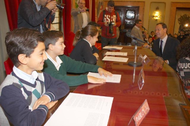 168 escolares sustituyen a los concejales en el Pleno para debatir sobre sus derechos - 3, Foto 3