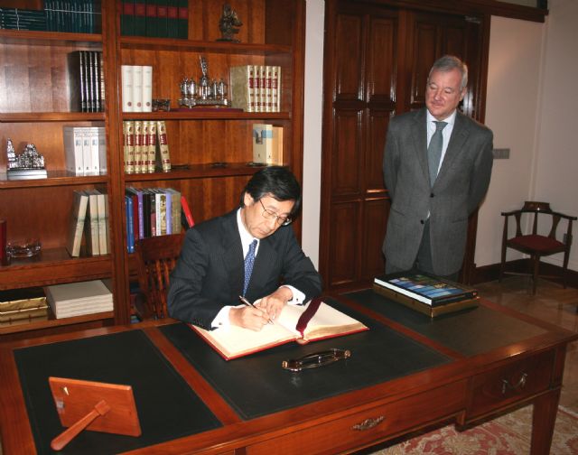 El presidente de la Comunidad recibe al embajador de Japón - 1, Foto 1