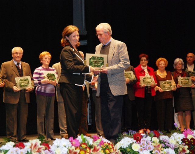 Palacios anima a los mayores a participar en las actividades de los Centros Sociales de la Región - 2, Foto 2