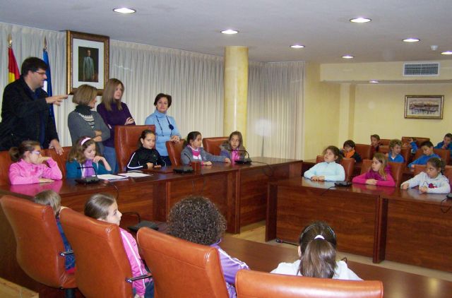 Estudiantes aguileños visitan el Ayuntamiento con motivo del Día de la Constitución - 2, Foto 2
