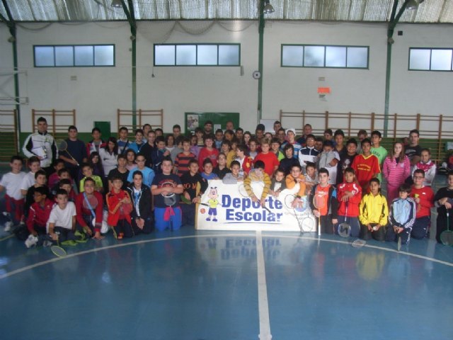 La concejalía de Deportes organizó la fase local de bádminton de Deporte Escolar, Foto 1