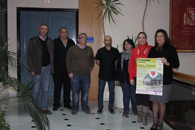 Alhama, parte de la Travesa de Reyes, en la que 28 deportistas recorrern la regin corriendo para recoger dinero y juguetes para los ms necesitados, Foto 2