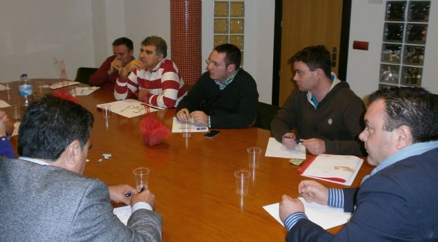 El PSOE profundiza con los tres ex alcaldes socialistas la urgencia del Plan de Reindustrialización para Yecla - 2, Foto 2