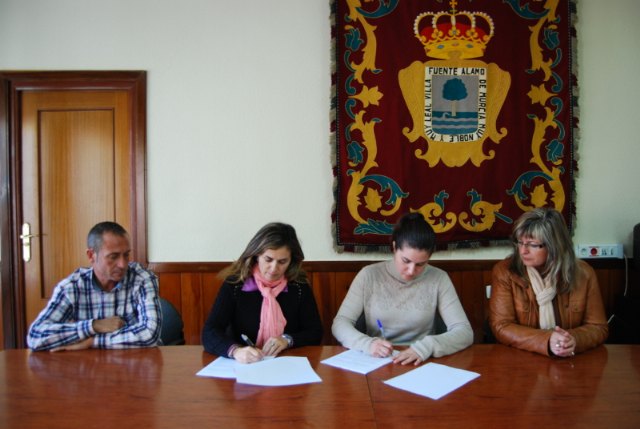 Firma de convenio para la realización de talleres ocupacionales y recogida de ropa usada - 1, Foto 1
