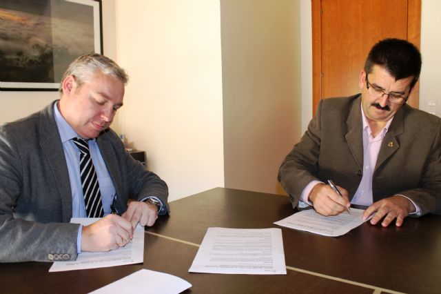 El Ayuntamiento y ASPADEM firman un convenio para el mantenimiento de la piscina de la asociación - 1, Foto 1