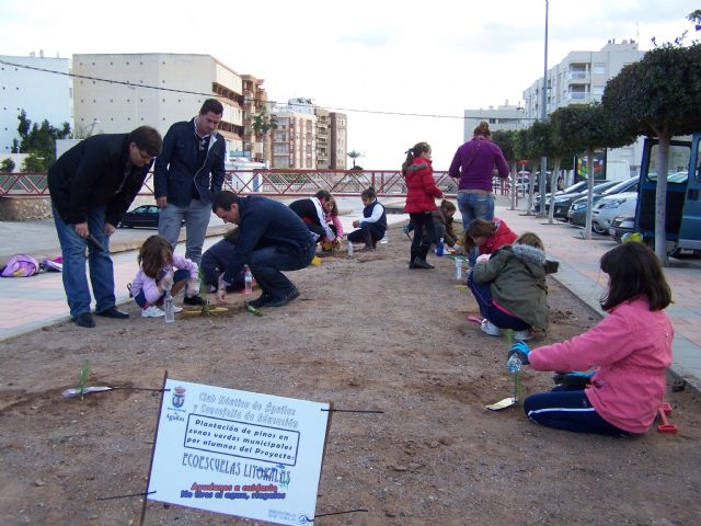 Los alumnos del programa Ecoescuelas Litorales plantan 150 árboles en Águilas - 2, Foto 2