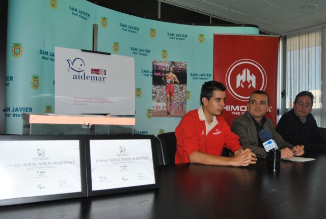 Lorenzo Albaladejo  promueve una donación benéfica para Aidemar con la exposición de sus diplomas paralímpicos en el Ayuntamiento - 1, Foto 1
