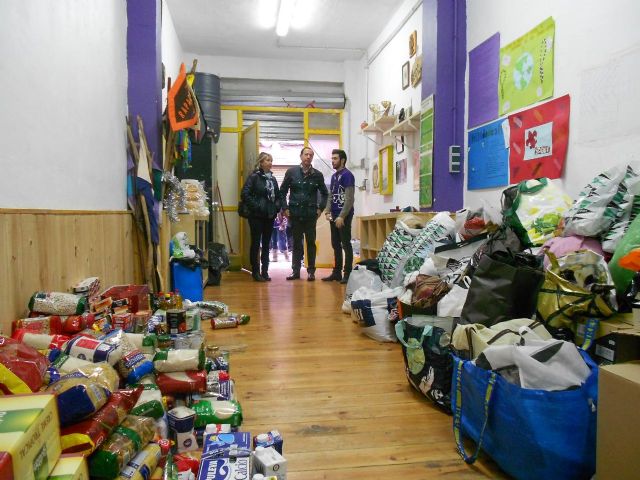 El Alcalde colabora con el Grupo Scout Vista Alegre en la recogida de alimentos y ropa para los más necesitados - 2, Foto 2