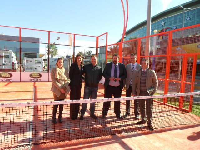Rafael Gómez inaugura la primera pista Tiger Padel Courts en beneficio de Lorca - 1, Foto 1