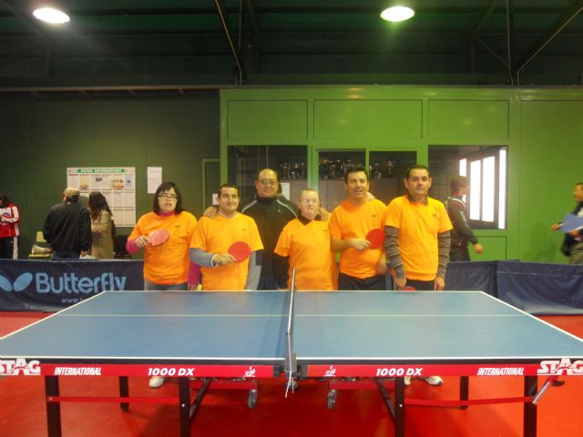 Usuarios del Centro de Día para Personas con Discapacidad participan en un Torneo de Tenis, Foto 1