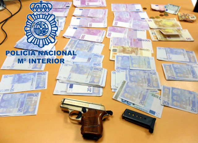 La Policía Nacional intercepta en un control a tres jóvenes con una pistola y 27.500 euros en moneda falsificada - 1, Foto 1