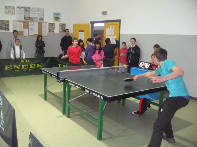 Francisco Javier Snchez se adjudica el torneo de tenis de mesa de las fiestas, Foto 3