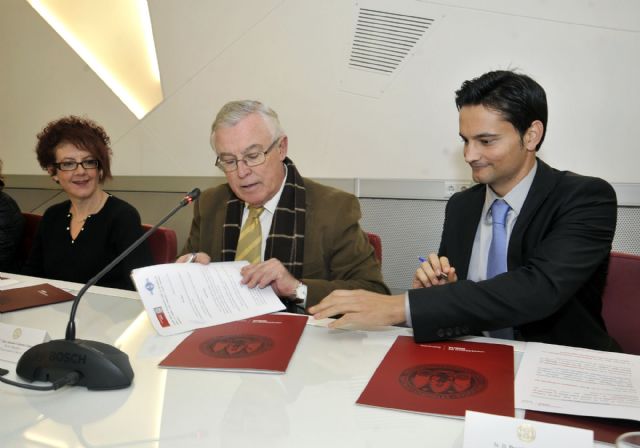 La Universidad de Murcia firma un convenio para la formación en materia deportiva - 2, Foto 2