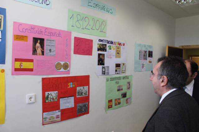 El consejero Manuel Campos acerca la Constitución española a los escolares del IES n° 2 torreño - 3, Foto 3