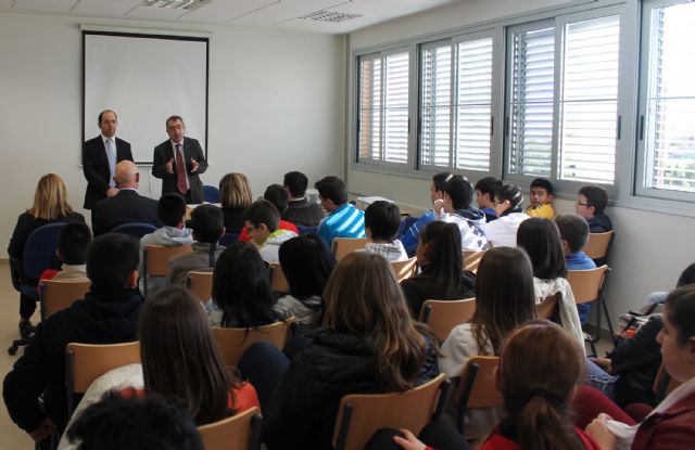 El consejero Manuel Campos acerca la Constitución española a los escolares del IES n° 2 torreño - 4, Foto 4