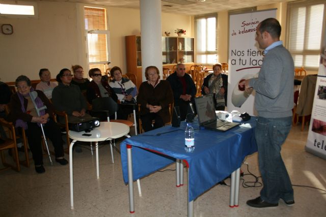 20 mayores asisten en Lorquí a una charla sobre prevención de riesgos en el hogar - 1, Foto 1