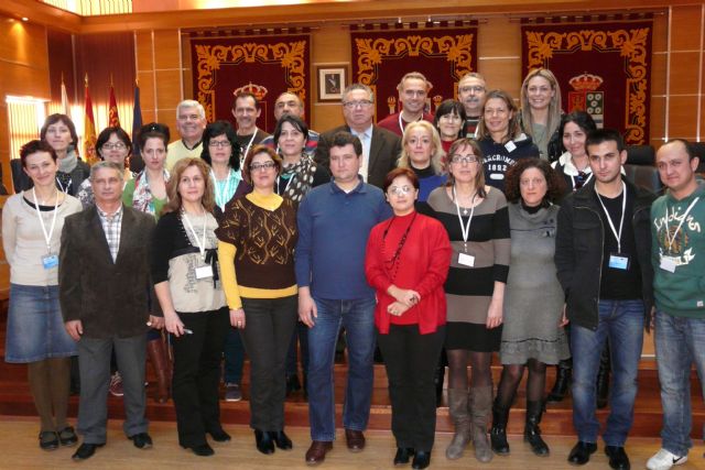 El Ayuntamiento de Molina de Segura recibe la visita de los participantes en el encuentro europeo Comenius que coordina el C.E.I.P. San Miguel - 2, Foto 2
