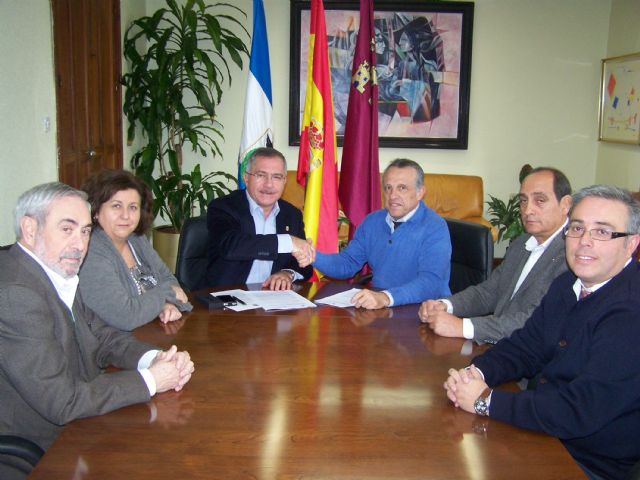 El Ayuntamiento de Águilas y la Oficina Autonómica de Cruz Roja firman un convenio para desarrollar la Teleasistencia Domiciliaria - 2, Foto 2