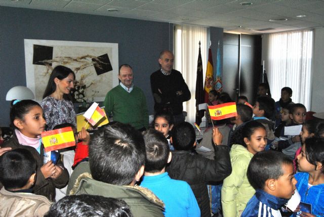 Escolares del Severo Ochoa visitaron el Ayuntamiento para celebrar la Constitución - 1, Foto 1