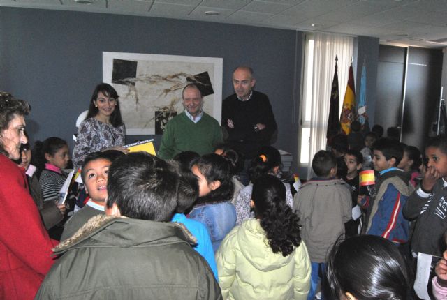 Escolares del Severo Ochoa visitaron el Ayuntamiento para celebrar la Constitución - 2, Foto 2