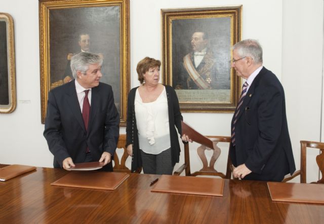 La Caixa dona 5.600 euros al Ayuntamiento para ayudar a instituciones sociales en Navidad - 2, Foto 2