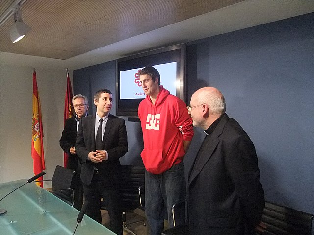 Cultura y Turismo, junto al UCAM CB Murcia, organiza una recogida de juguetes para Cáritas - 1, Foto 1