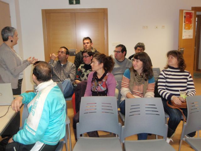 Los usuarios del Servicio de Apoyo Psicosocial se sumaron a algunos actos conmemorativos de la lucha contra la violencia de genero - 3, Foto 3