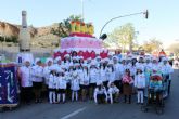 El desfile de carrozas inunda Mazarrn de color en una esplndida mañana