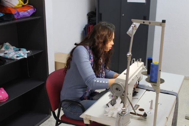 Aprender a dar una nueva vida a la ropa para luchar contra la exclusión social - 5, Foto 5
