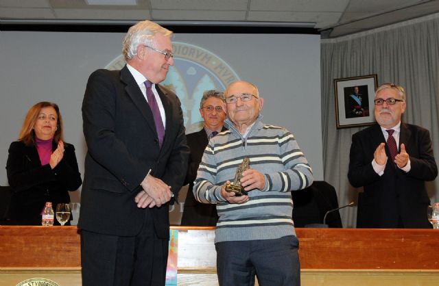 El molinense Antonio González Yagües recibió el Premio al Solidario Anónimo de la Facultad de Trabajo Social - 1, Foto 1
