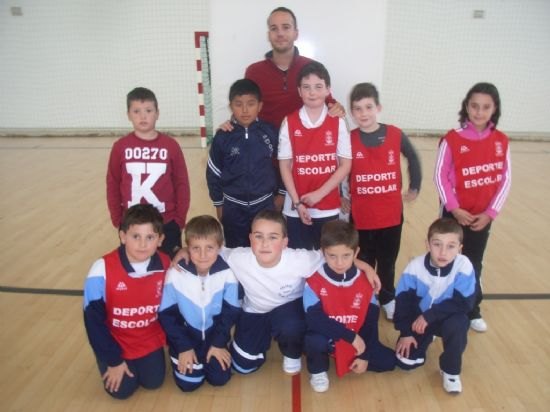 El colegio La Milagrosa consigue el primer puesto en las fases locales de baloncesto benjamín y voleibol alevín de Deporte Escolar, Foto 1