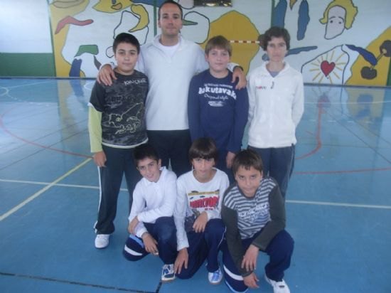 El colegio La Milagrosa consigue el primer puesto en las fases locales de baloncesto benjamín y voleibol alevín de Deporte Escolar, Foto 3