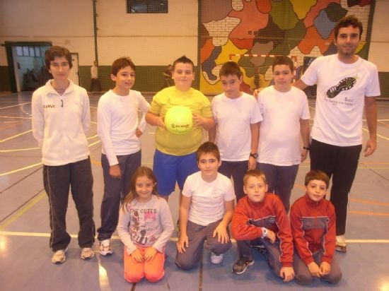 El colegio La Milagrosa consigue el primer puesto en las fases locales de baloncesto benjamín y voleibol alevín de Deporte Escolar, Foto 4
