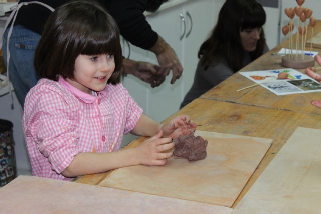 Los niños torreños celebran el Día de los Derechos Humanos con un taller de cerámica - 5, Foto 5