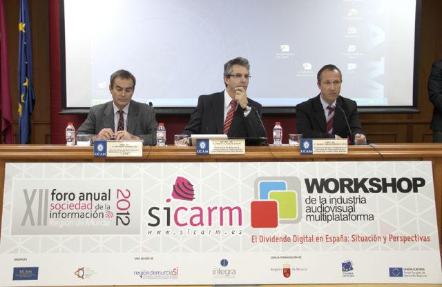 El director General de Patrimonio, Informática y Telecomunicaciones de la CARM, Eduardo Linares, hoy en la UCAM - 1, Foto 1