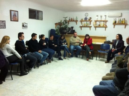 Autoridades municipales se reúnen con las asociaciones de El Raiguero para tratar necesidades vecinales de esta diputación, Foto 1